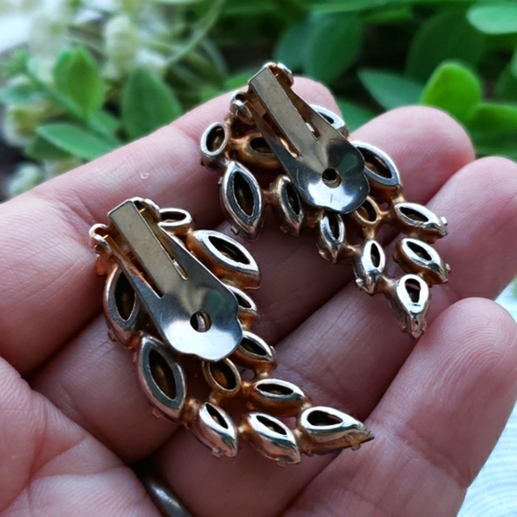 Gorgeous Vintage Authentic Unsigned Schreiner Blue Rhinestone Spray Earrings - Picture 16 of 17